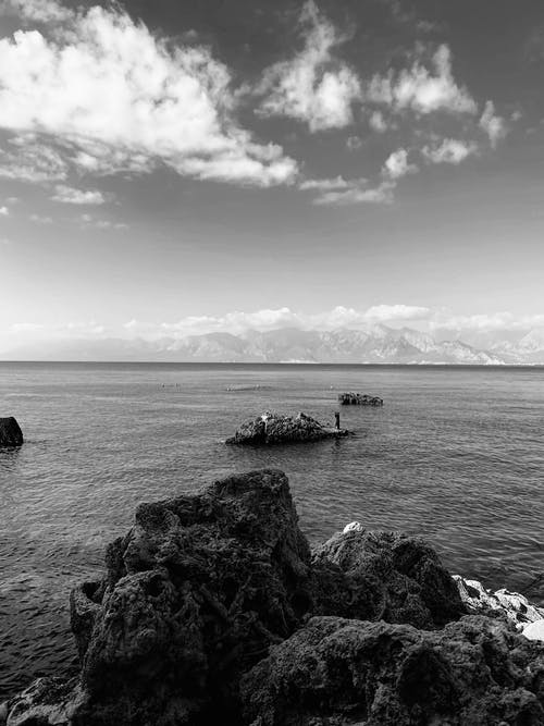 有关单色, 垂直拍摄, 岩层的免费素材图片