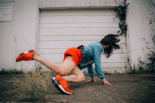有关breakdancer, 女人, 年輕的免费素材图片