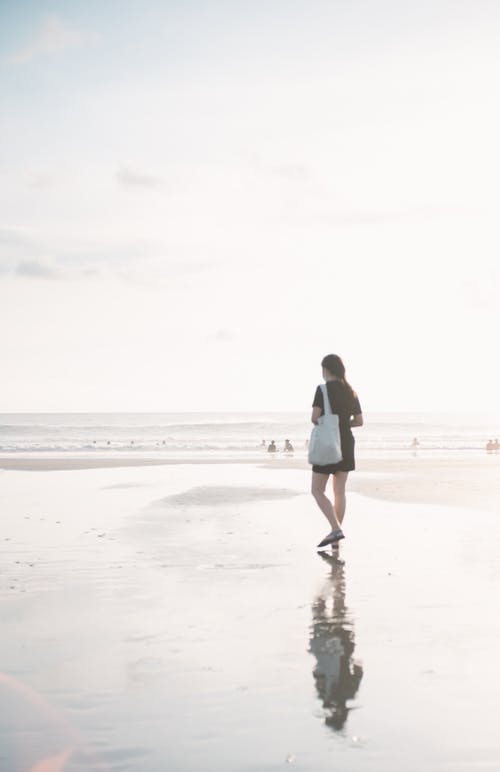 有关垂直拍摄, 女人, 後视图的免费素材图片