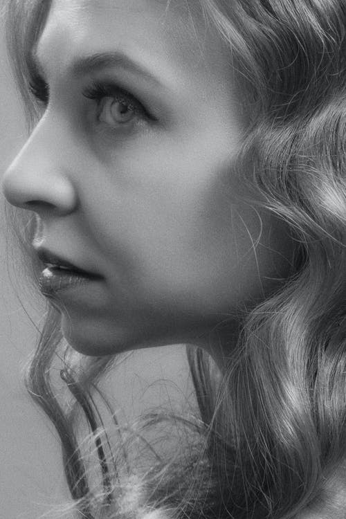 有关侧面图, 卷发, 垂直拍摄的免费素材图片