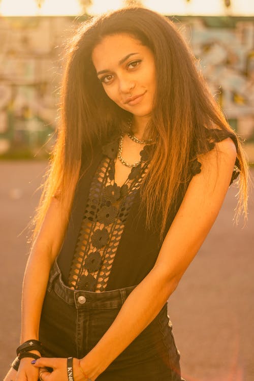 有关垂直拍摄, 女人, 年轻的免费素材图片