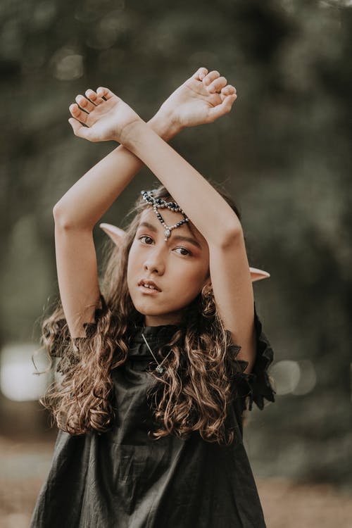 有关举起手臂, 人造, 儿童的免费素材图片