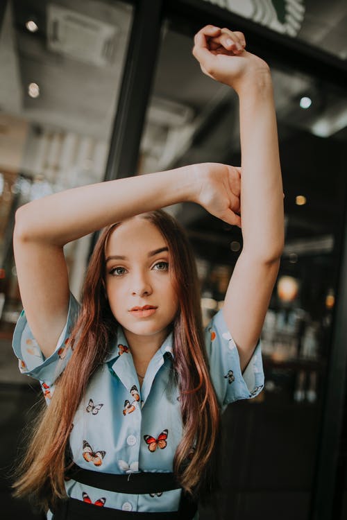 有关个性, 举起手臂, 人脸的免费素材图片