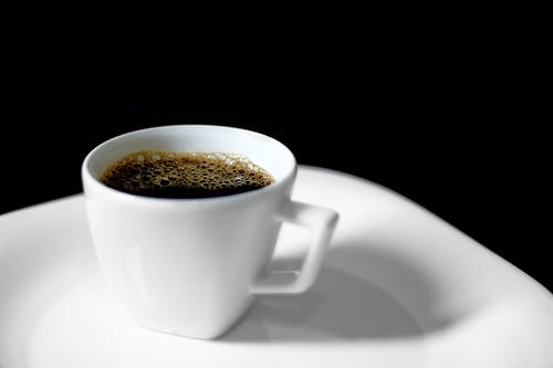 有关一杯咖啡, 咖啡饮料, 持械抢劫的免费素材图片