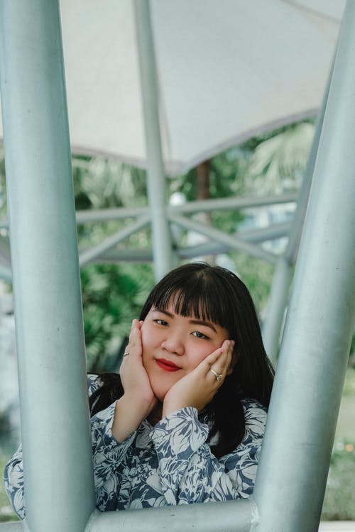 有关加上大小, 垂直拍摄, 女人的免费素材图片