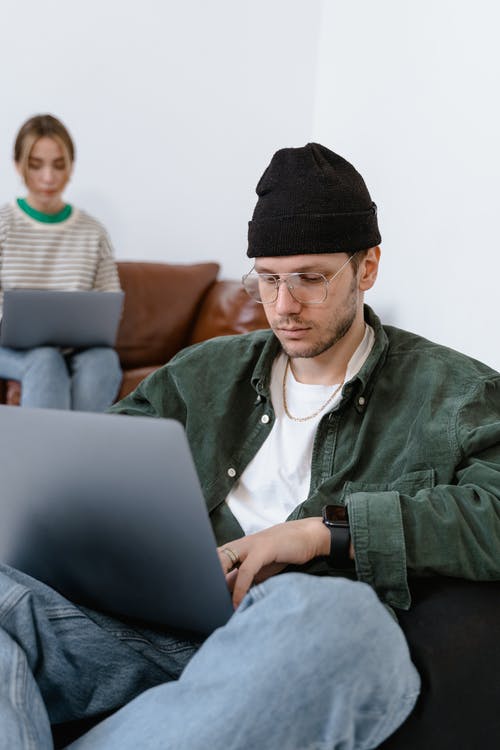 有关人, 坐, 垂直拍摄的免费素材图片