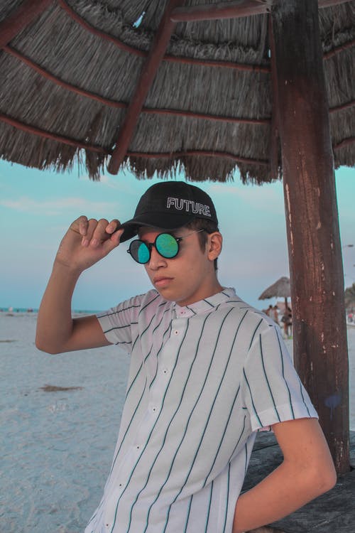 有关人, 垂直拍摄, 墨镜的免费素材图片