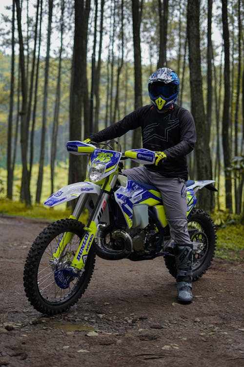 有关人, 冒险, 垂直拍摄的免费素材图片