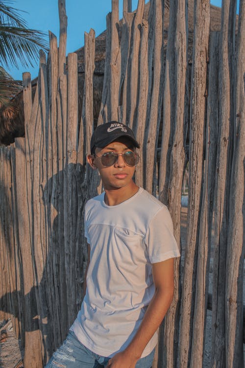 有关人, 倚, 垂直拍摄的免费素材图片