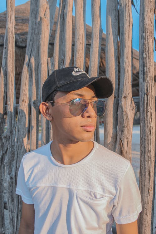 有关人, 垂直拍摄, 墨镜的免费素材图片