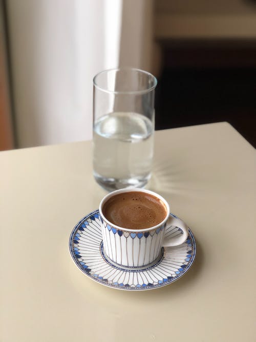 有关垂直拍摄, 小碟子, 巧克力饮料的免费素材图片