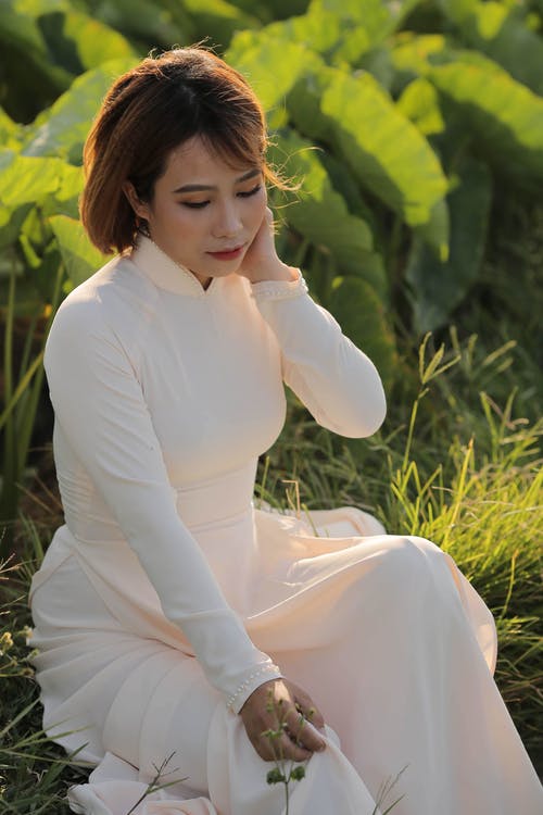 有关人, 传统服装, 坐的免费素材图片