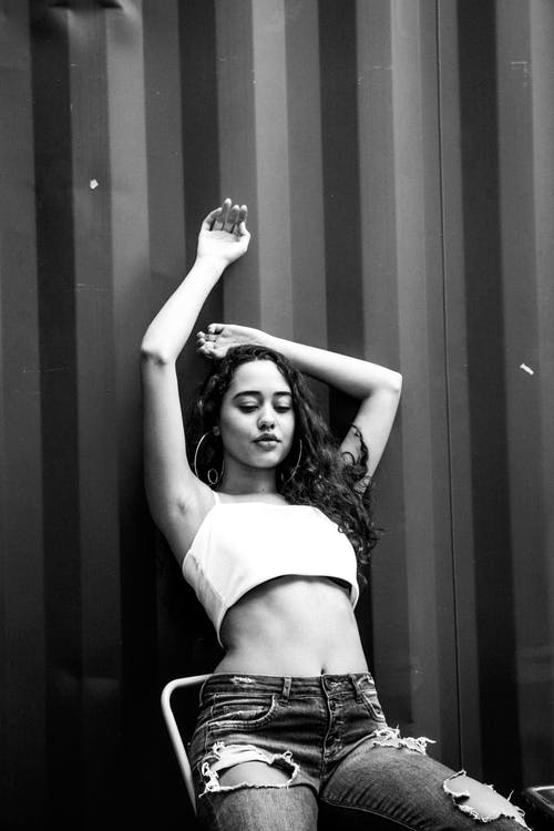 有关bw, 个性, 举起手臂的免费素材图片