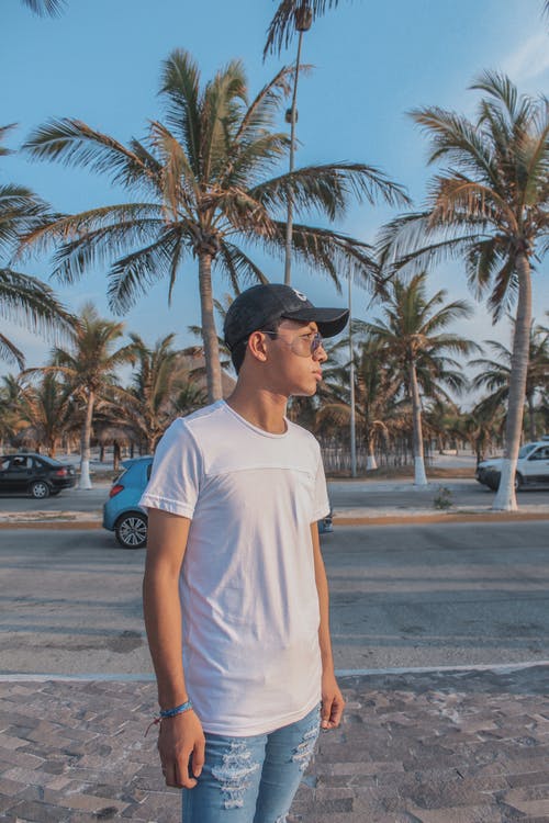 有关人, 垂直拍摄, 墨镜的免费素材图片