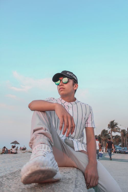 有关人, 休闲装, 坐的免费素材图片