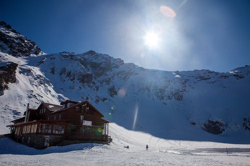 有关下雪的, 冬季, 冰雪覆盖的山脉的免费素材图片