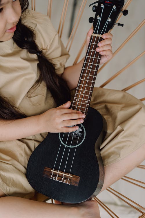 有关休闲活动, 吉他, 四弦琴的免费素材图片