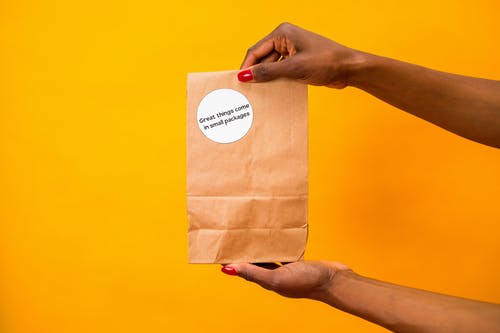 有关手, 握住, 牛皮纸的免费素材图片