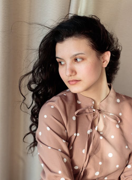 有关圆点连衣裙, 垂直拍摄, 女人的免费素材图片