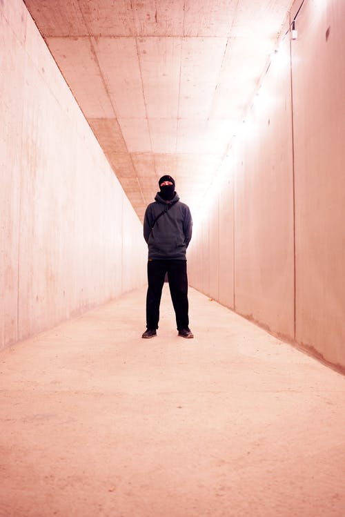 有关人, 垂直拍摄, 站立的免费素材图片