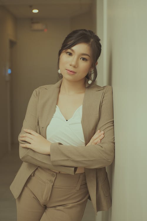 有关人, 双臂交叉, 垂直拍摄的免费素材图片