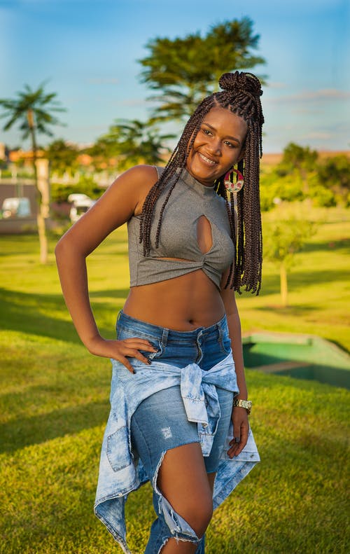 有关中空装, 垂直拍摄, 微笑的免费素材图片