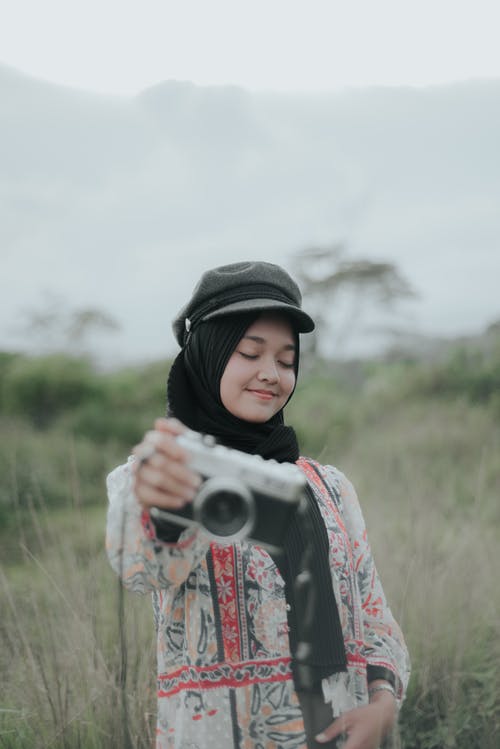 有关垂直拍摄, 女人, 微笑的免费素材图片