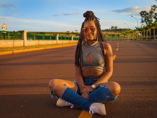 有关中空装, 坐, 户外的免费素材图片