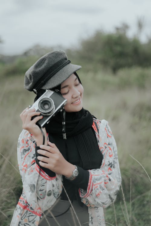 有关垂直拍摄, 女人, 微笑的免费素材图片