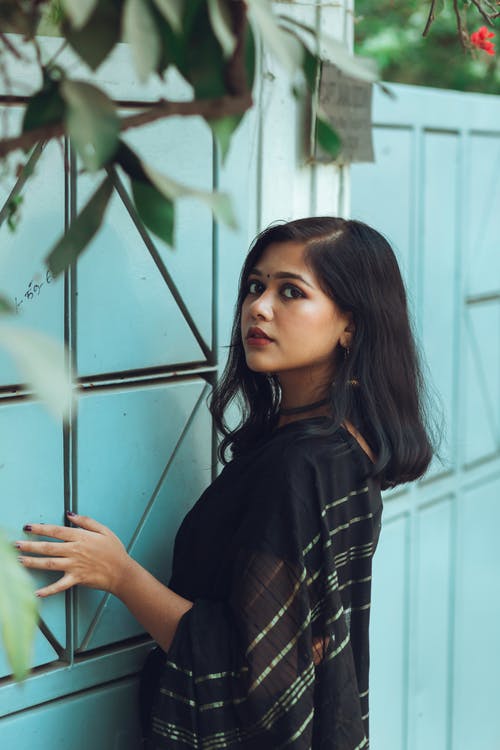 有关垂直拍摄, 女人, 摆姿势的免费素材图片