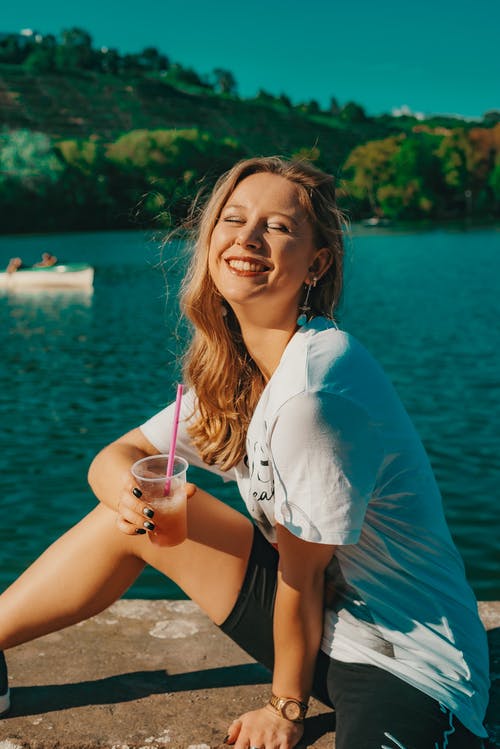 有关人, 喝, 垂直拍摄的免费素材图片