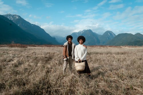 有关人, 女人, 山的免费素材图片