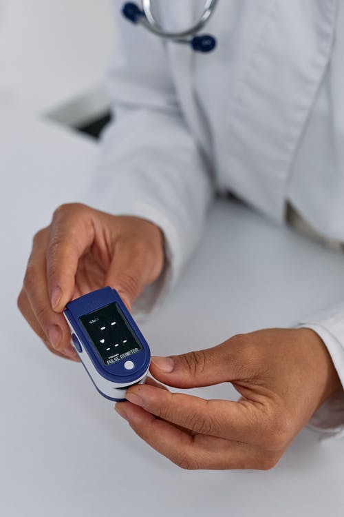 有关垂直拍摄, 成人, 手的免费素材图片