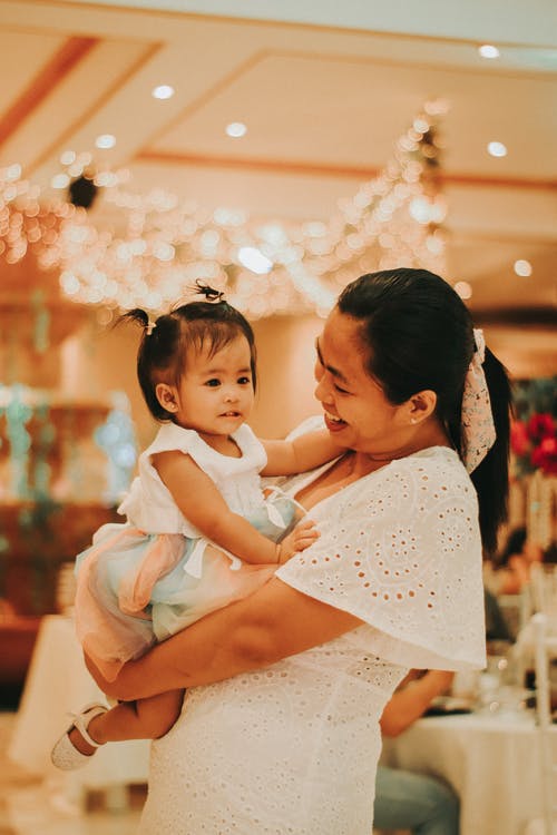 有关儿童, 垂直拍摄, 女儿的免费素材图片