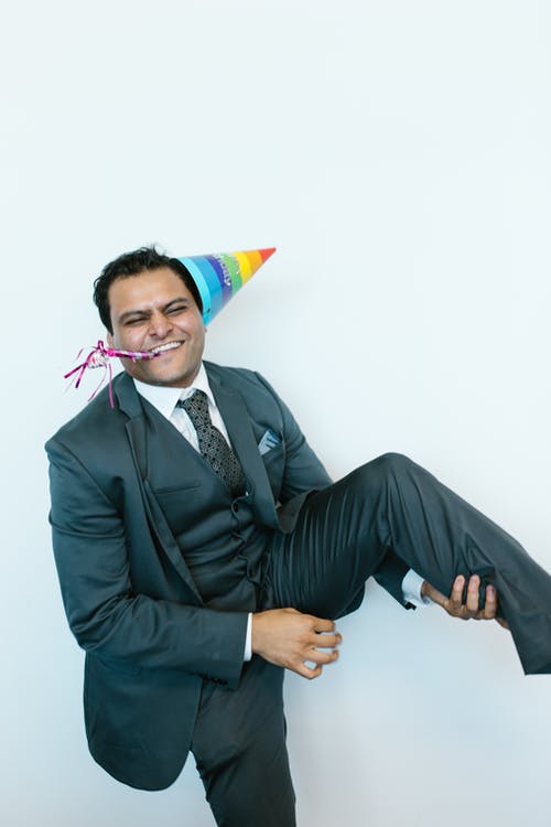 黑色西装外套和黑色裤子的男人 · 免费素材图片