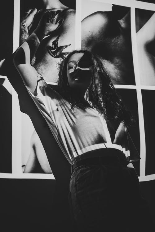 有关倚, 单色, 垂直拍摄的免费素材图片