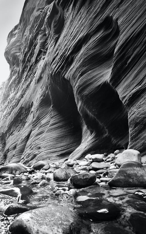 有关单色, 垂直拍摄, 岩石的免费素材图片