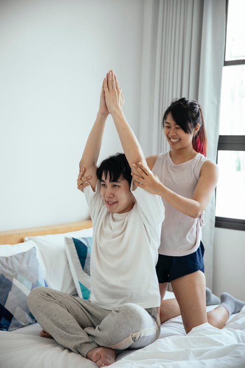 有关padmasana, 一起, 举起手臂的免费素材图片