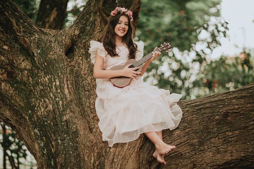 有关四弦琴, 头饰, 女人的免费素材图片