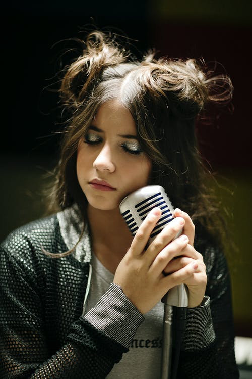 有关垂直拍摄, 女人, 年轻的免费素材图片