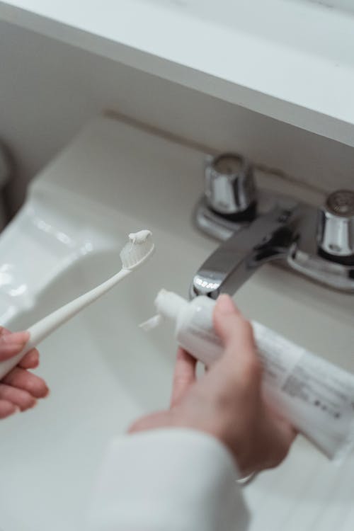 有关人, 日常生活, 浴室水槽的免费素材图片