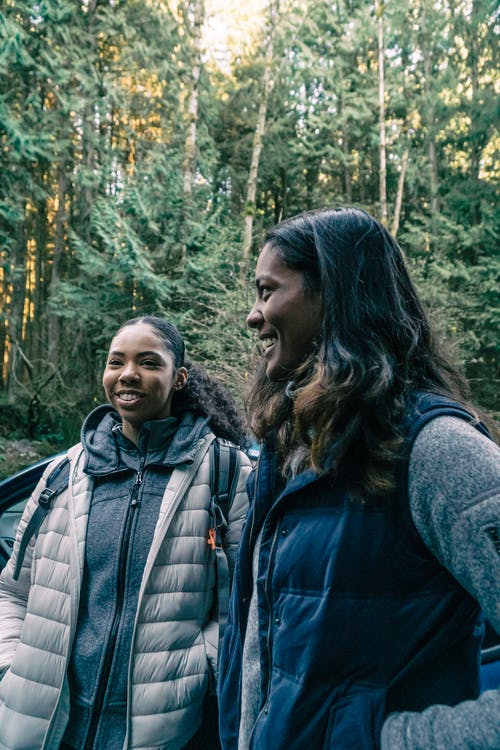 有关冷, 大笑, 女性的免费素材图片