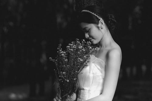 有关侧面图, 单色, 女人的免费素材图片