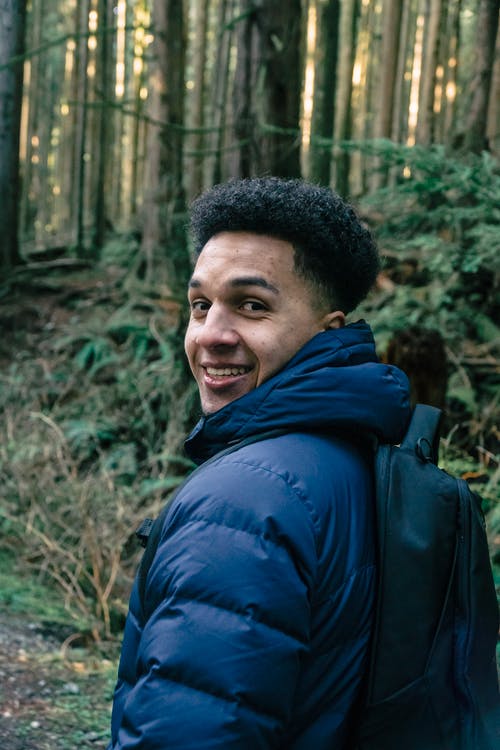 有关人, 徒步旅行者, 微笑的免费素材图片