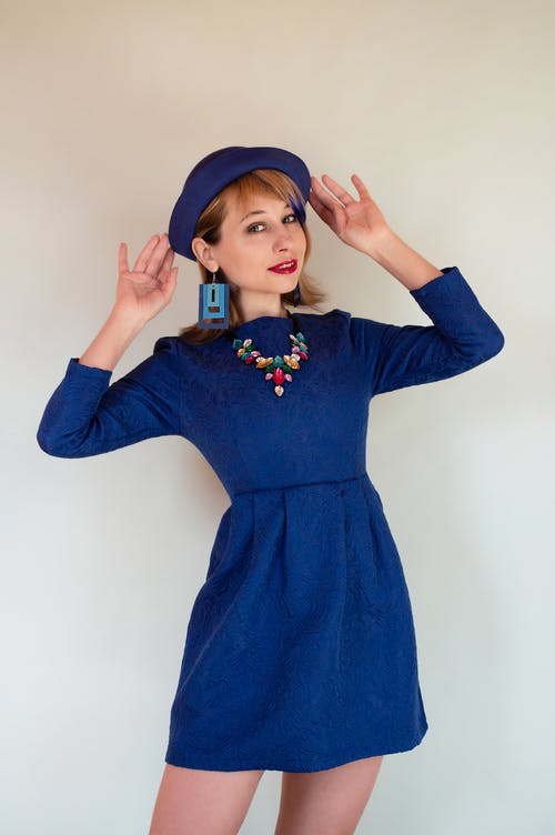 有关一瞥, 个性, 举起手臂的免费素材图片