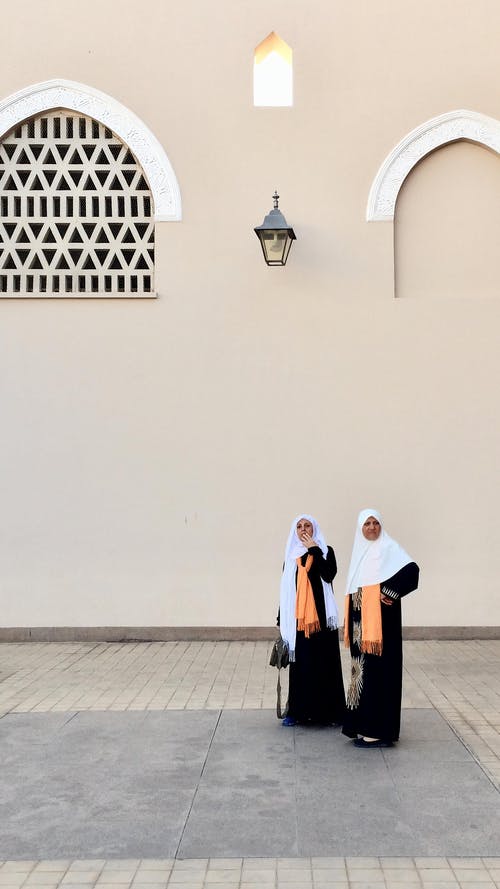 有关垂直拍摄, 女性, 混凝土地面的免费素材图片