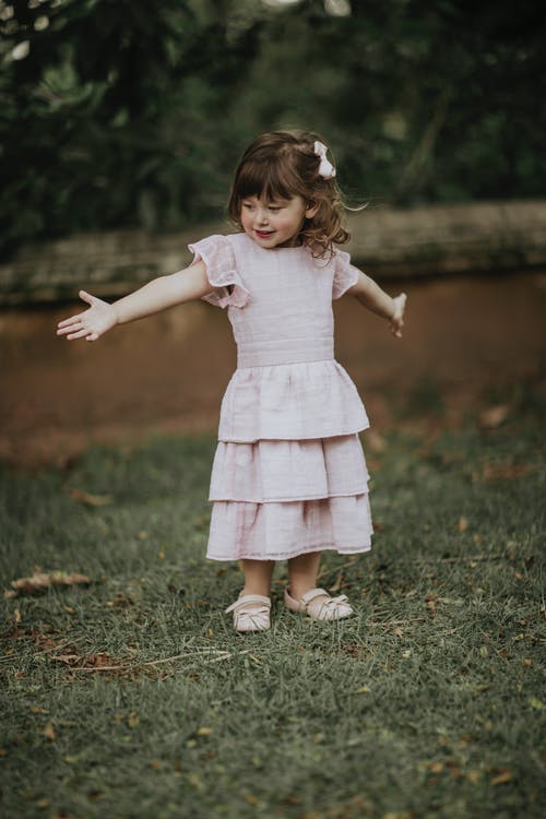 有关伸出, 儿童, 全身的免费素材图片