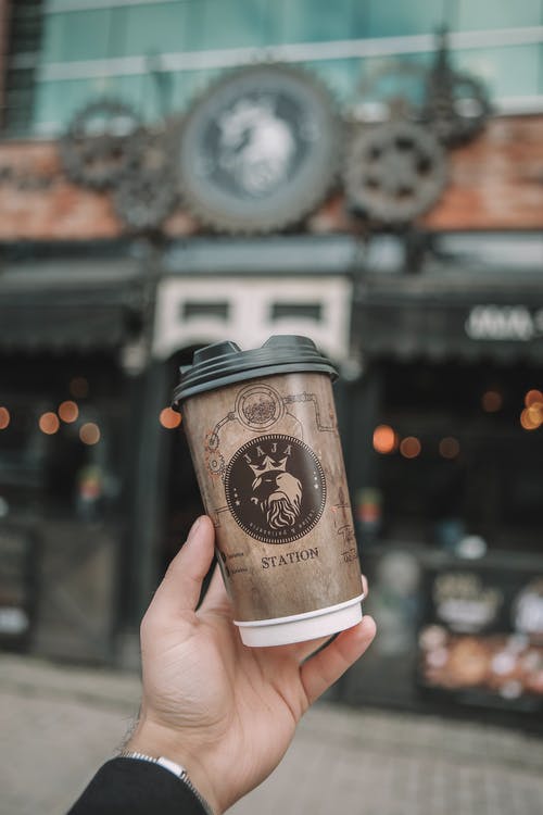 有关一杯咖啡, 咖啡外帶, 垂直拍摄的免费素材图片