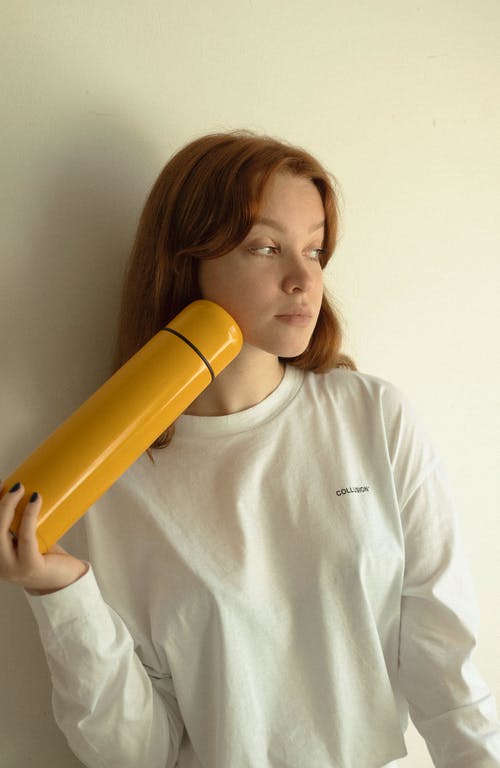 有关不倒翁, 垂直拍摄, 女人的免费素材图片