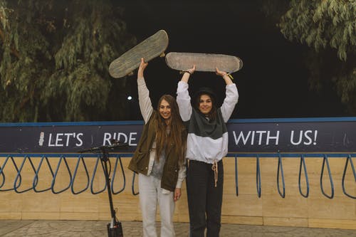 有关享受, 千禧年, 年轻女性的免费素材图片